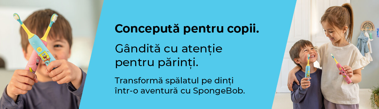 Copii fericiți care se spală pe dinți cu periuțele sonice Beurer SC 11 cu SpongeBob și Patrick